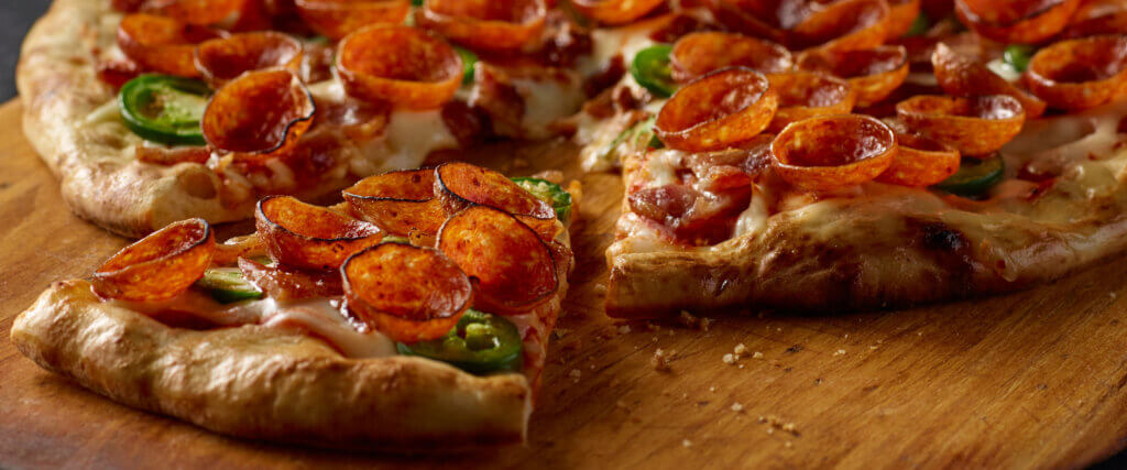 https://www.hormel.com/brands/hormel-pepperoni/wp-content/uploads/sites/3/Recipes_2400_Pepperoni_The-Hot-Hog-Pepperoni-Cup-N-Crisp-Pizza-1024x427.jpg