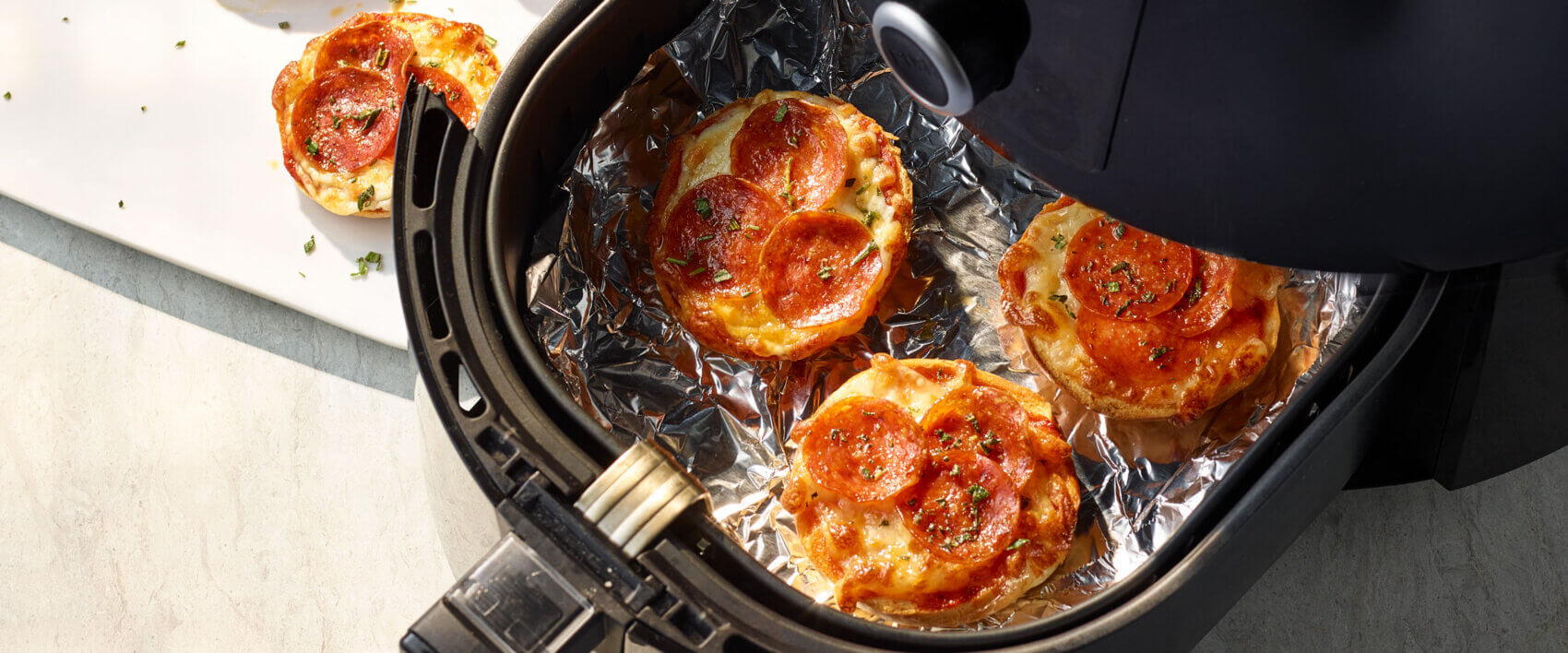 Air Fryer Bagel Pizza in 10 minutes EASY QUICK